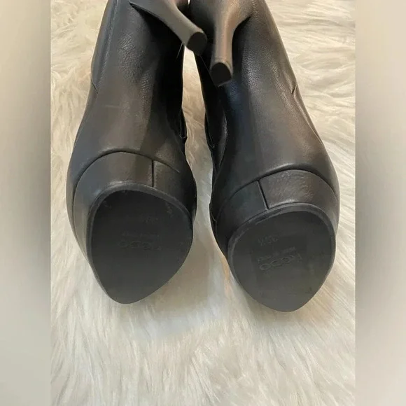 RODO LEATHER HEELS MADE IN ITALY NIB SIZE 9.5